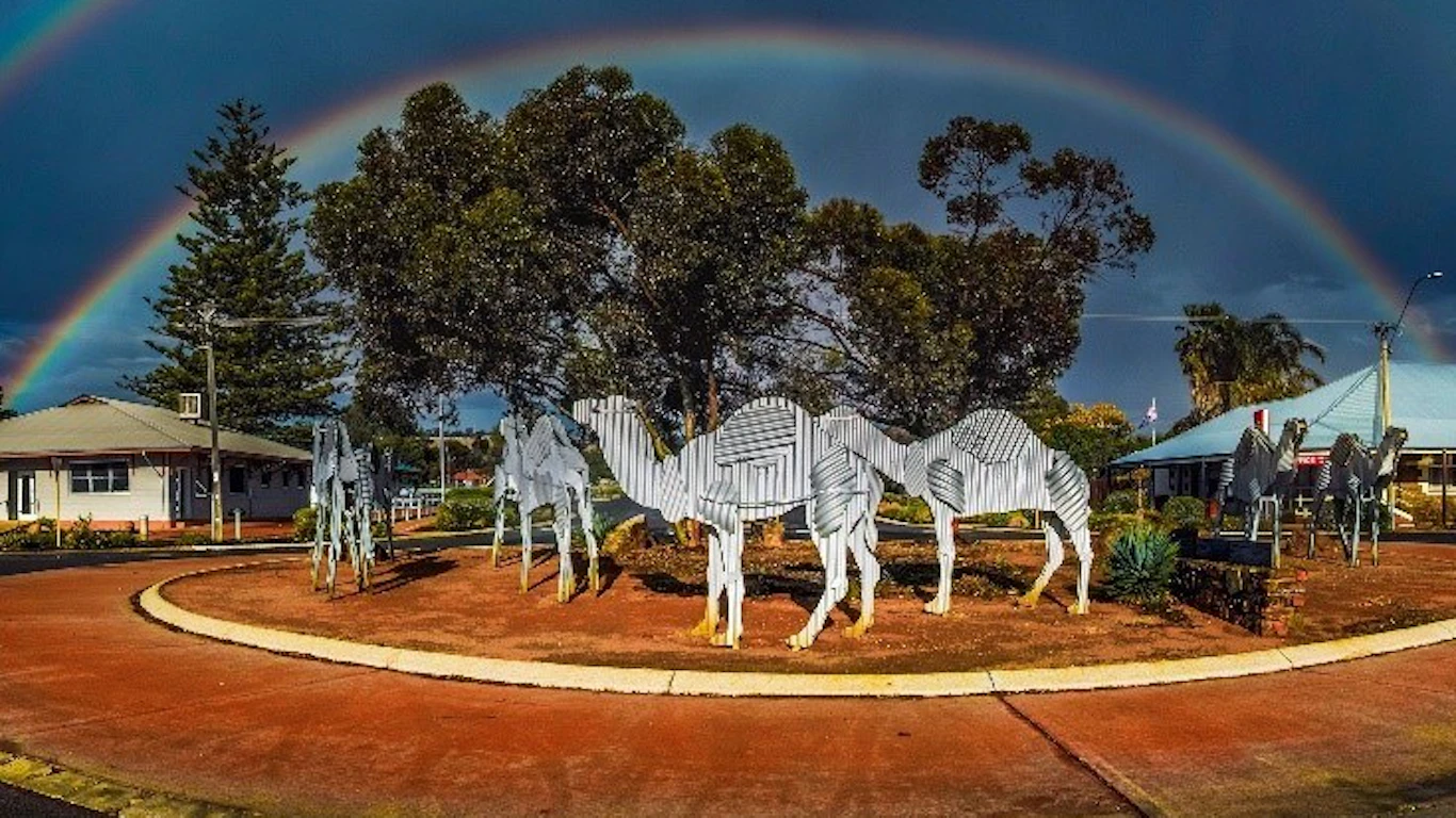 Eyre Highway & The Nullarbor Plain Australia's Golden Outback