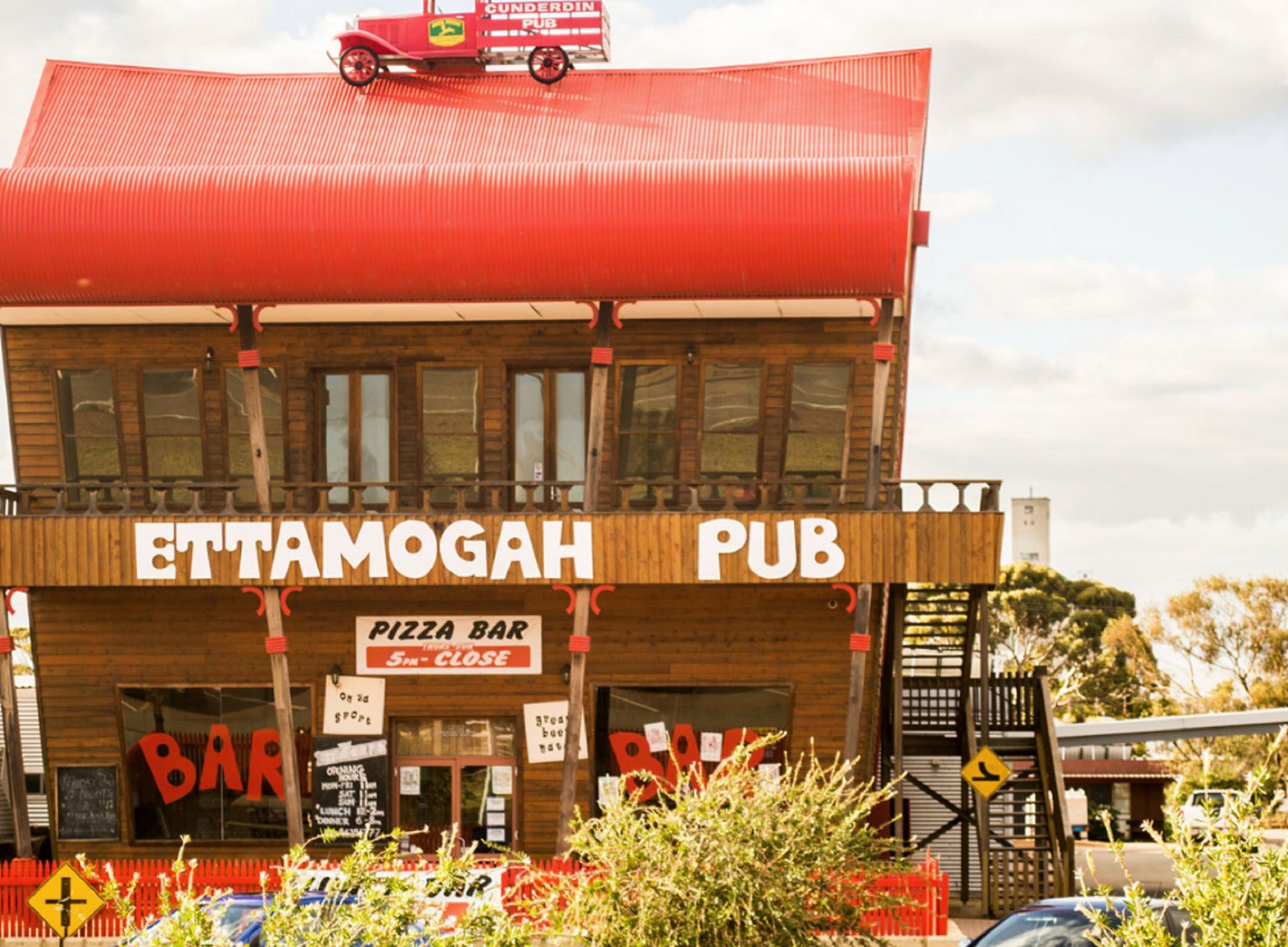 Cunderdin Pub "Ettamogah Pub" Australia's Golden Outback