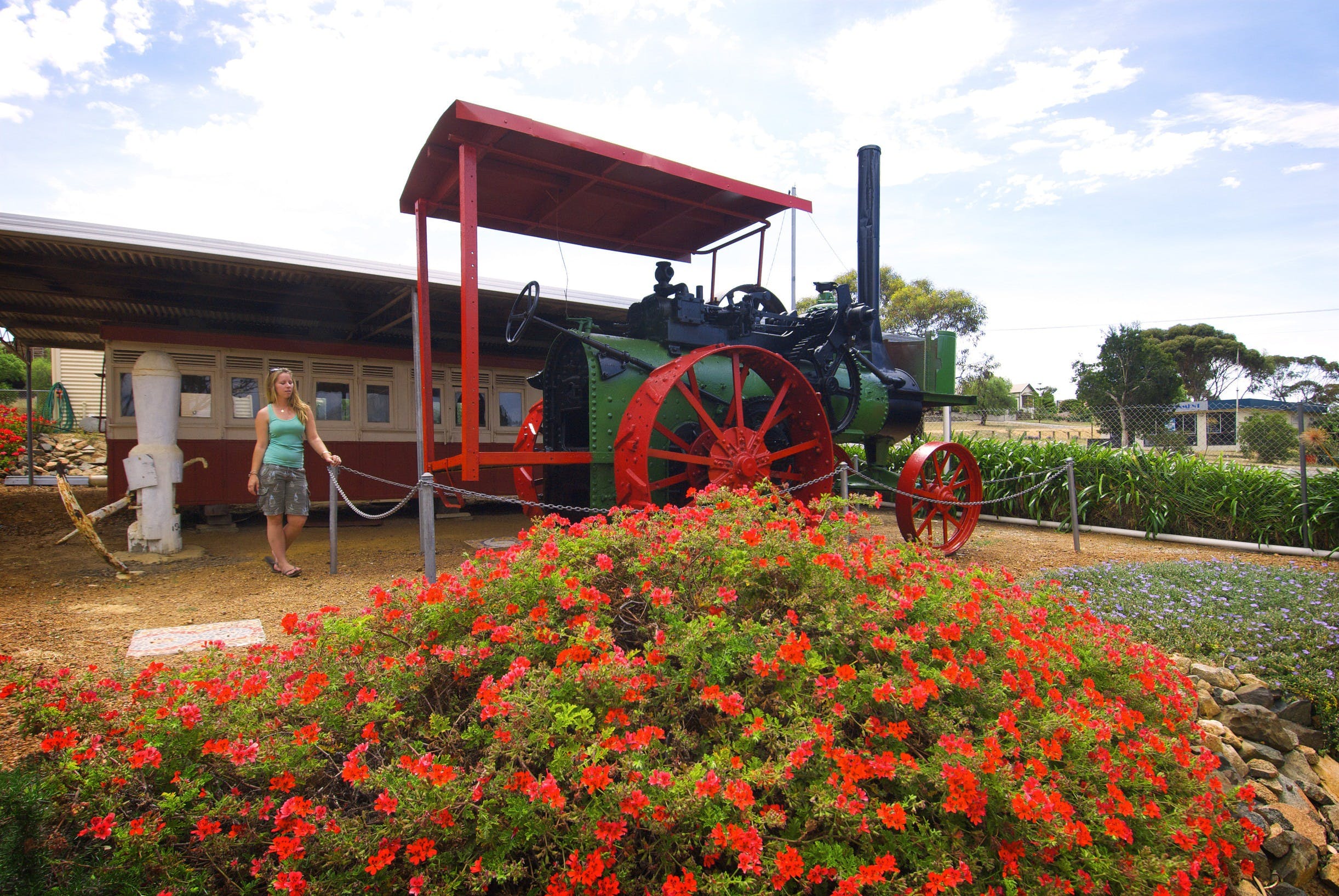 982C128Ea680C7C3307D84F74E6Bb4D8